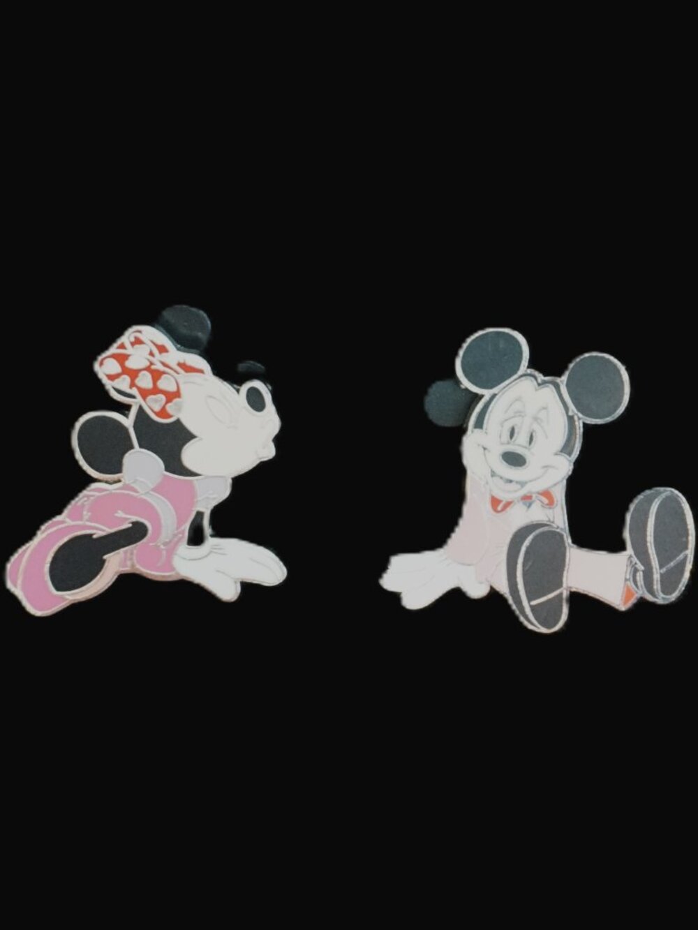 Disney Pin Trading 2 Pin Lot Featuring Kissing Mickey & Minnie Mouse (027)